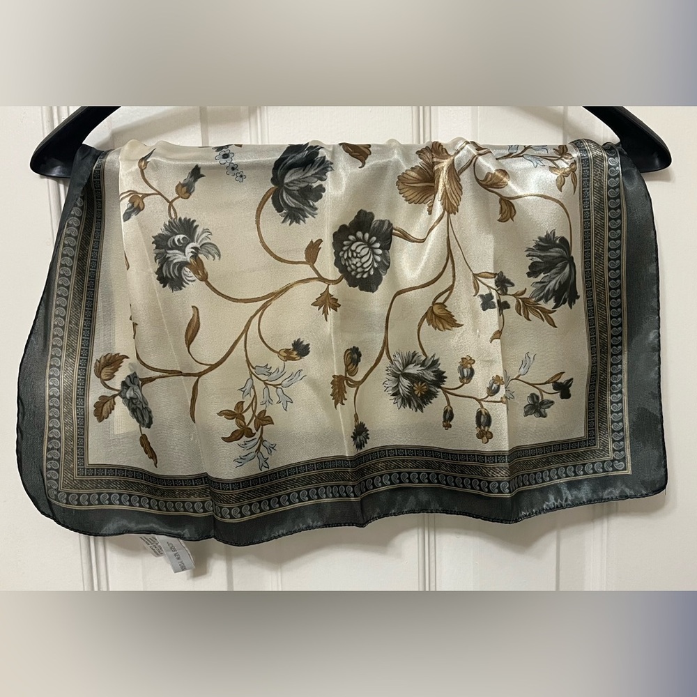 JONES NEW YORK Square Floral Scarf